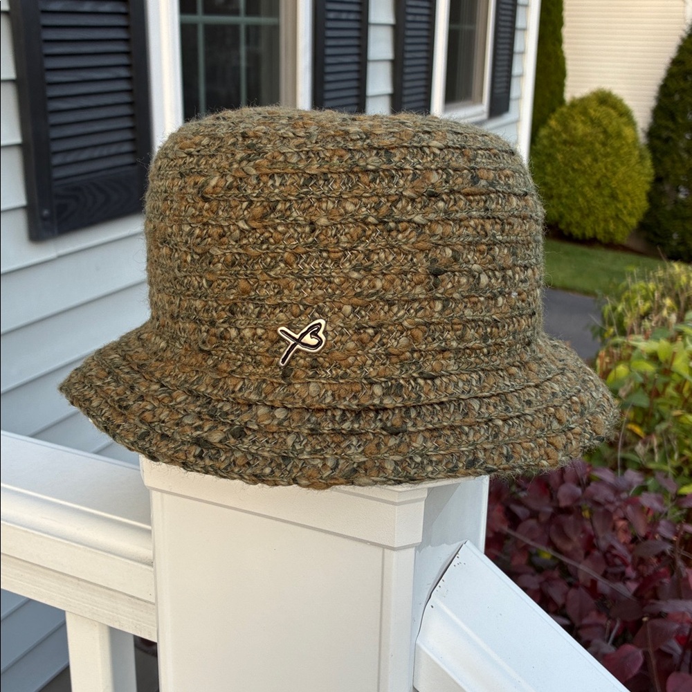 Betmar New York Women’s Woven Green Bucket Hat NWOT